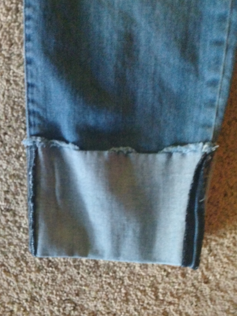 Kut from the Kloth Medium Blue Cuffed Cropped Jeans - Picture 5 of 8